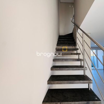 Casa com 120m², 2 quartos (sendo 2 suítes), 2 garagens, no bairro Campeche em Florianópolis