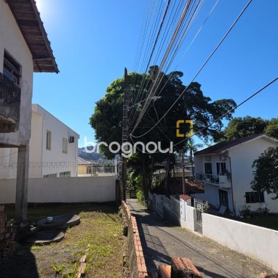 Casa com 106m², 4 quartos, 2 garagens, no bairro Pantanal em Florianópolis