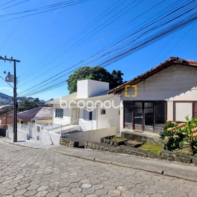 Casa com 106m², 4 quartos, 2 garagens, no bairro Pantanal em Florianópolis