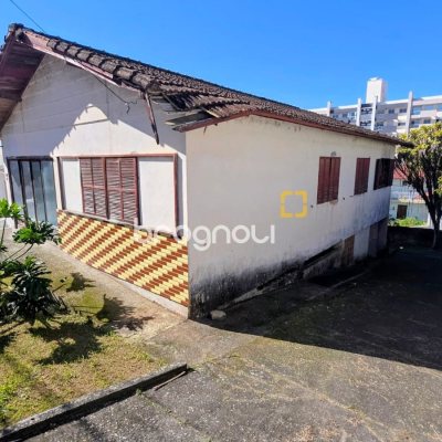 Casa com 106m², 4 quartos, 2 garagens, no bairro Pantanal em Florianópolis