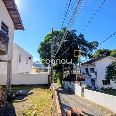 Casa com 106m², 4 quartos, 2 garagens, no bairro Pantanal em Florianópolis