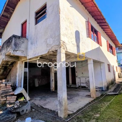 Casa com 106m², 4 quartos, 2 garagens, no bairro Pantanal em Florianópolis