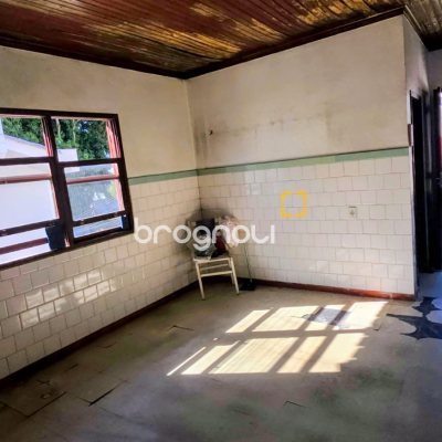 Casa com 106m², 4 quartos, 2 garagens, no bairro Pantanal em Florianópolis