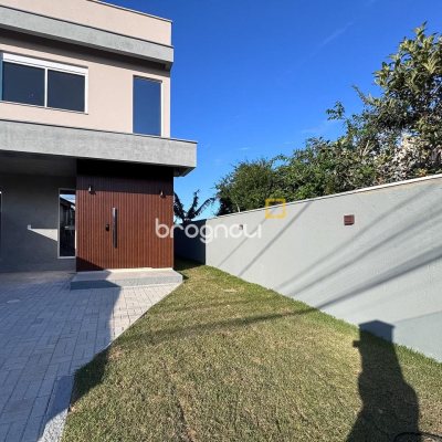 Casa com 112m², 2 quartos (sendo 2 suítes), 2 garagens, no bairro Campeche em Florianópolis