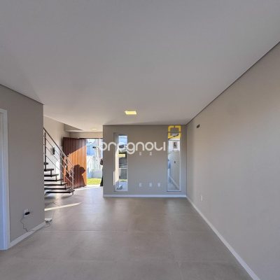 Casa com 112m², 2 quartos (sendo 2 suítes), 2 garagens, no bairro Campeche em Florianópolis