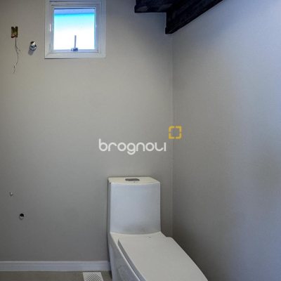 Casa com 112m², 2 quartos (sendo 2 suítes), 2 garagens, no bairro Campeche em Florianópolis