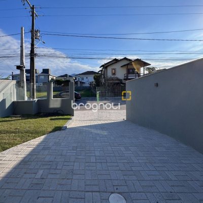 Casa com 112m², 2 quartos (sendo 2 suítes), 2 garagens, no bairro Campeche em Florianópolis