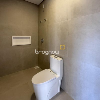 Casa com 112m², 2 quartos (sendo 2 suítes), 2 garagens, no bairro Campeche em Florianópolis