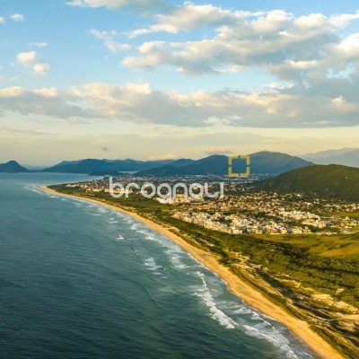 Casa com 112m², 2 quartos (sendo 2 suítes), 2 garagens, no bairro Campeche em Florianópolis