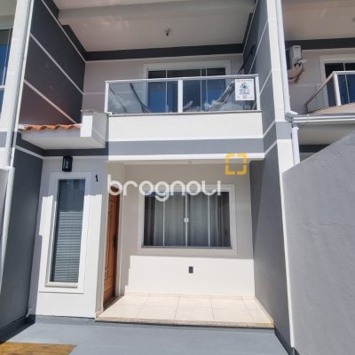Casa com 80m², 2 quartos (sendo 1 suíte), 2 garagens, no bairro Forquilhas em São José