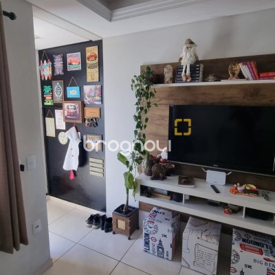 Casa com 80m², 2 quartos (sendo 1 suíte), 2 garagens, no bairro Forquilhas em São José