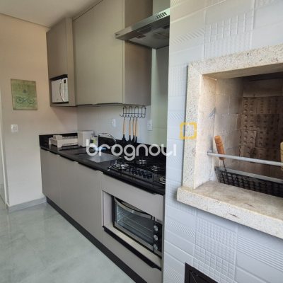 Apartamento com 63m², 2 quartos (sendo 1 suíte), 1 garagem, no bairro Santinho em Florianópolis