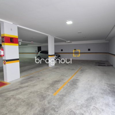 Apartamento com 63m², 2 quartos (sendo 1 suíte), 1 garagem, no bairro Santinho em Florianópolis
