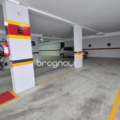 Apartamento com 63m², 2 quartos (sendo 1 suíte), 1 garagem, no bairro Santinho em Florianópolis