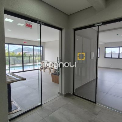Apartamento com 63m², 2 quartos (sendo 1 suíte), 1 garagem, no bairro Santinho em Florianópolis