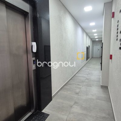 Apartamento com 63m², 2 quartos (sendo 1 suíte), 1 garagem, no bairro Santinho em Florianópolis