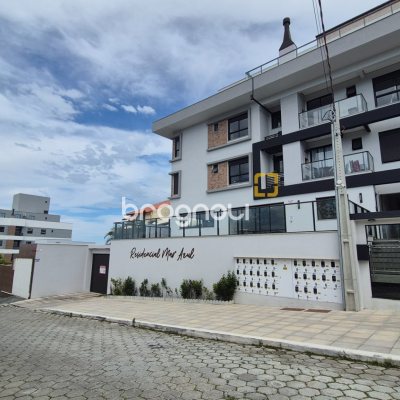 Apartamento com 63m², 2 quartos (sendo 1 suíte), 1 garagem, no bairro Santinho em Florianópolis