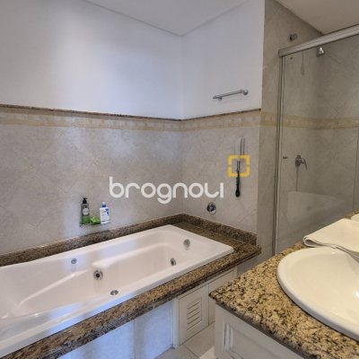 Cobertura com 133m², 2 quartos (sendo 1 suíte), 1 garagem, no bairro Jurerê Internacional em Florianópolis