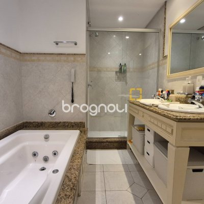 Cobertura com 133m², 2 quartos (sendo 1 suíte), 1 garagem, no bairro Jurerê Internacional em Florianópolis