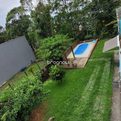 Casa de Condomínio com 319m², 3 quartos (sendo 2 suítes), 2 garagens, no bairro Trindade em Florianópolis