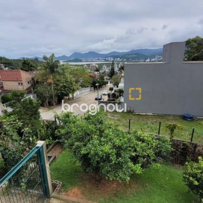 Casa de Condomínio com 319m², 3 quartos (sendo 2 suítes), 2 garagens, no bairro Trindade em Florianópolis