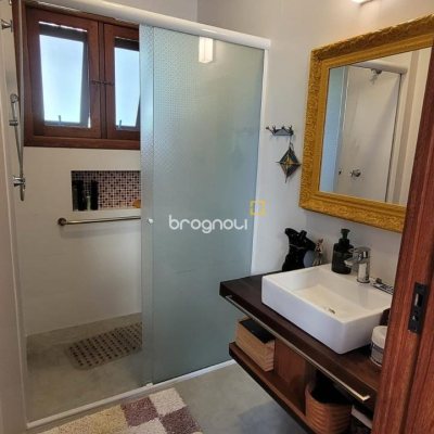 Casa de Condomínio com 319m², 3 quartos (sendo 2 suítes), 2 garagens, no bairro Trindade em Florianópolis