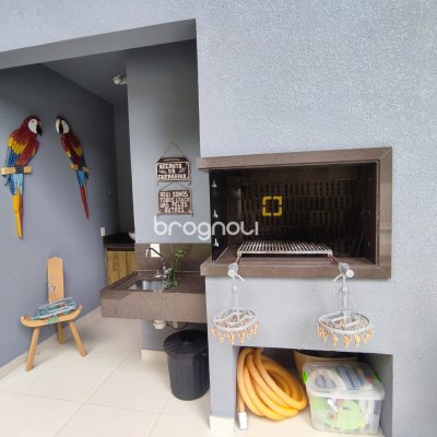 Casa de Condomínio com 500m², 4 quartos (sendo 3 suítes), 2 garagens, no bairro Cachoeira do Bom Jesus em Florianópolis