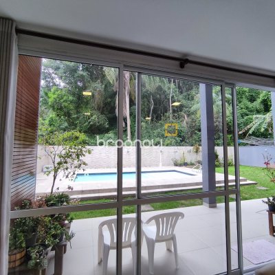 Casa de Condomínio com 500m², 4 quartos (sendo 3 suítes), 2 garagens, no bairro Cachoeira do Bom Jesus em Florianópolis