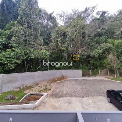 Casa de Condomínio com 500m², 4 quartos (sendo 3 suítes), 2 garagens, no bairro Cachoeira do Bom Jesus em Florianópolis