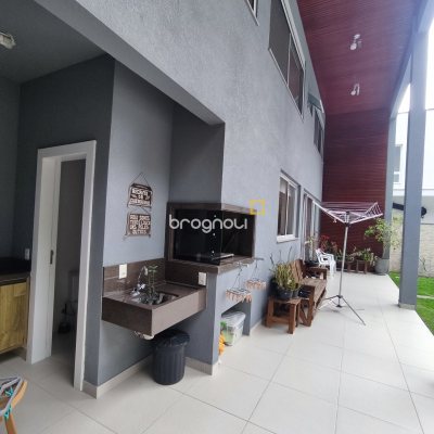 Casa de Condomínio com 500m², 4 quartos (sendo 3 suítes), 2 garagens, no bairro Cachoeira do Bom Jesus em Florianópolis