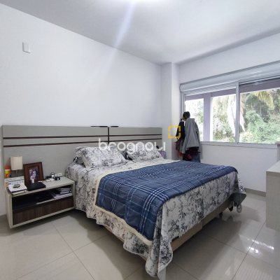 Casa de Condomínio com 500m², 4 quartos (sendo 3 suítes), 2 garagens, no bairro Cachoeira do Bom Jesus em Florianópolis