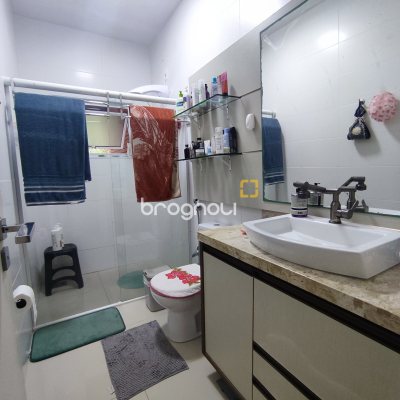 Casa de Condomínio com 500m², 4 quartos (sendo 3 suítes), 2 garagens, no bairro Cachoeira do Bom Jesus em Florianópolis