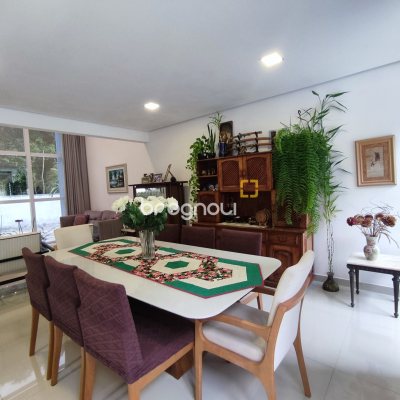 Casa de Condomínio com 500m², 4 quartos (sendo 3 suítes), 2 garagens, no bairro Cachoeira do Bom Jesus em Florianópolis