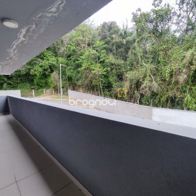 Casa de Condomínio com 500m², 4 quartos (sendo 3 suítes), 2 garagens, no bairro Cachoeira do Bom Jesus em Florianópolis