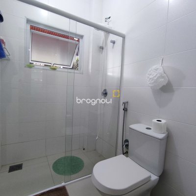 Casa de Condomínio com 500m², 4 quartos (sendo 3 suítes), 2 garagens, no bairro Cachoeira do Bom Jesus em Florianópolis
