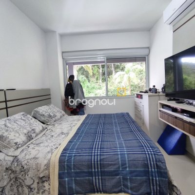 Casa de Condomínio com 500m², 4 quartos (sendo 3 suítes), 2 garagens, no bairro Cachoeira do Bom Jesus em Florianópolis