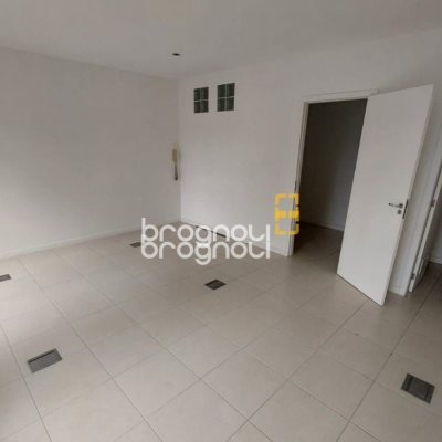 Sala com 35m², 1 garagem, no bairro Trindade em Florianópolis