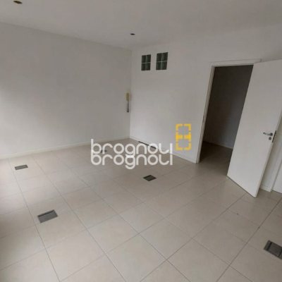 Sala com 35m², 1 garagem, no bairro Trindade em Florianópolis