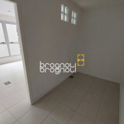 Sala com 35m², 1 garagem, no bairro Trindade em Florianópolis
