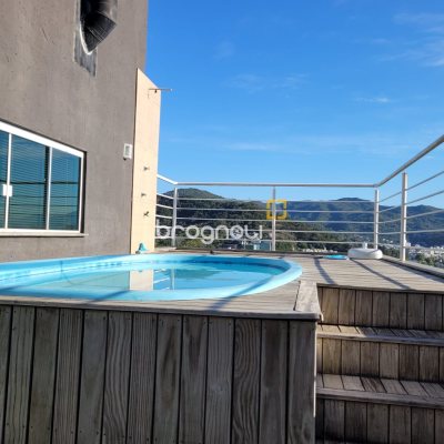 Casa com 264m², 3 quartos (sendo 1 suíte), 2 garagens, no bairro Itacorubi em Florianópolis