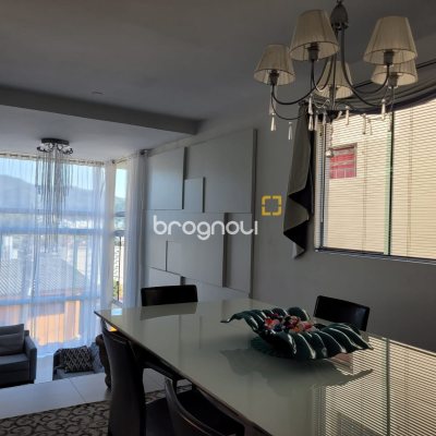 Casa com 264m², 3 quartos (sendo 1 suíte), 2 garagens, no bairro Itacorubi em Florianópolis