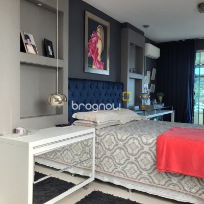 Casa com 264m², 3 quartos (sendo 1 suíte), 2 garagens, no bairro Itacorubi em Florianópolis
