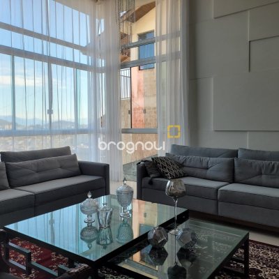 Casa com 264m², 3 quartos (sendo 1 suíte), 2 garagens, no bairro Itacorubi em Florianópolis