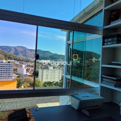 Casa com 264m², 3 quartos (sendo 1 suíte), 2 garagens, no bairro Itacorubi em Florianópolis