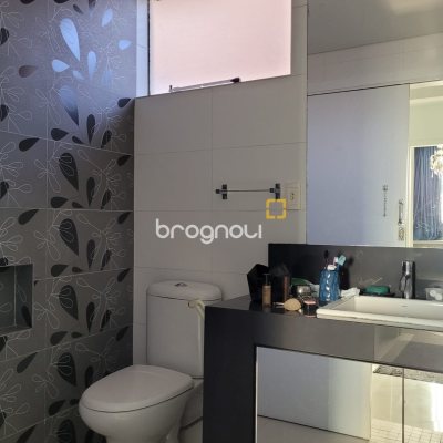 Casa com 264m², 3 quartos (sendo 1 suíte), 2 garagens, no bairro Itacorubi em Florianópolis
