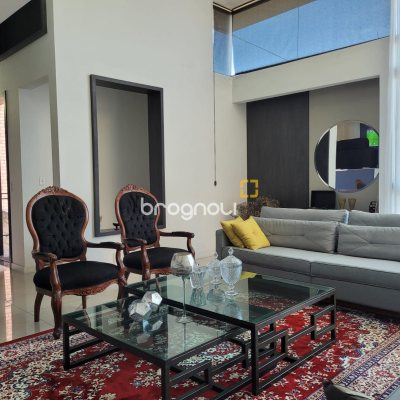 Casa com 264m², 3 quartos (sendo 1 suíte), 2 garagens, no bairro Itacorubi em Florianópolis