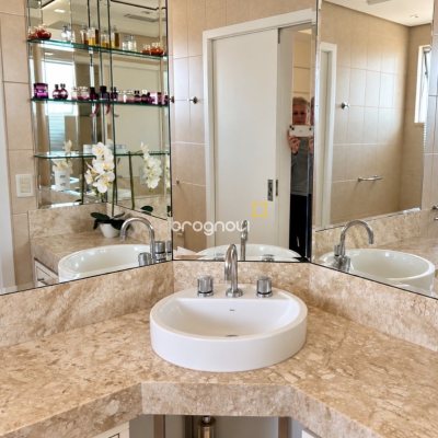 Cobertura com 253m², 3 quartos (sendo 1 suíte), 3 garagens, no bairro Itacorubi em Florianópolis