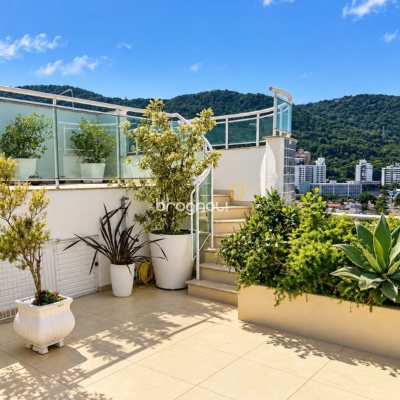 Cobertura com 253m², 3 quartos (sendo 1 suíte), 3 garagens, no bairro Itacorubi em Florianópolis
