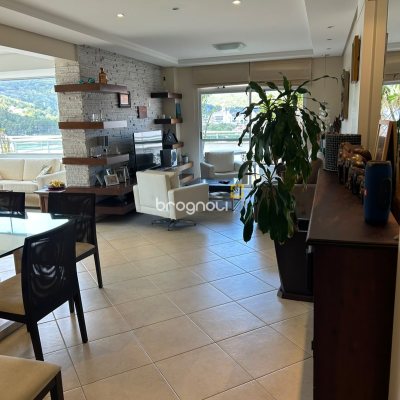 Cobertura com 253m², 3 quartos (sendo 1 suíte), 3 garagens, no bairro Itacorubi em Florianópolis