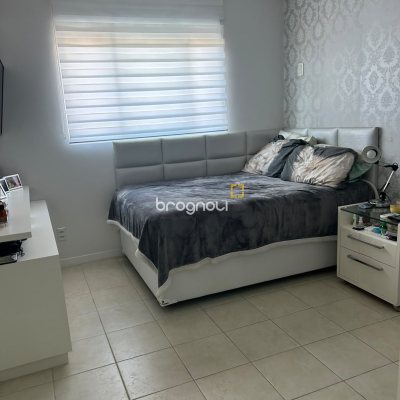 Cobertura com 253m², 3 quartos (sendo 1 suíte), 3 garagens, no bairro Itacorubi em Florianópolis